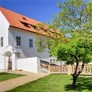 monastery.praguehotelsweb.com/
