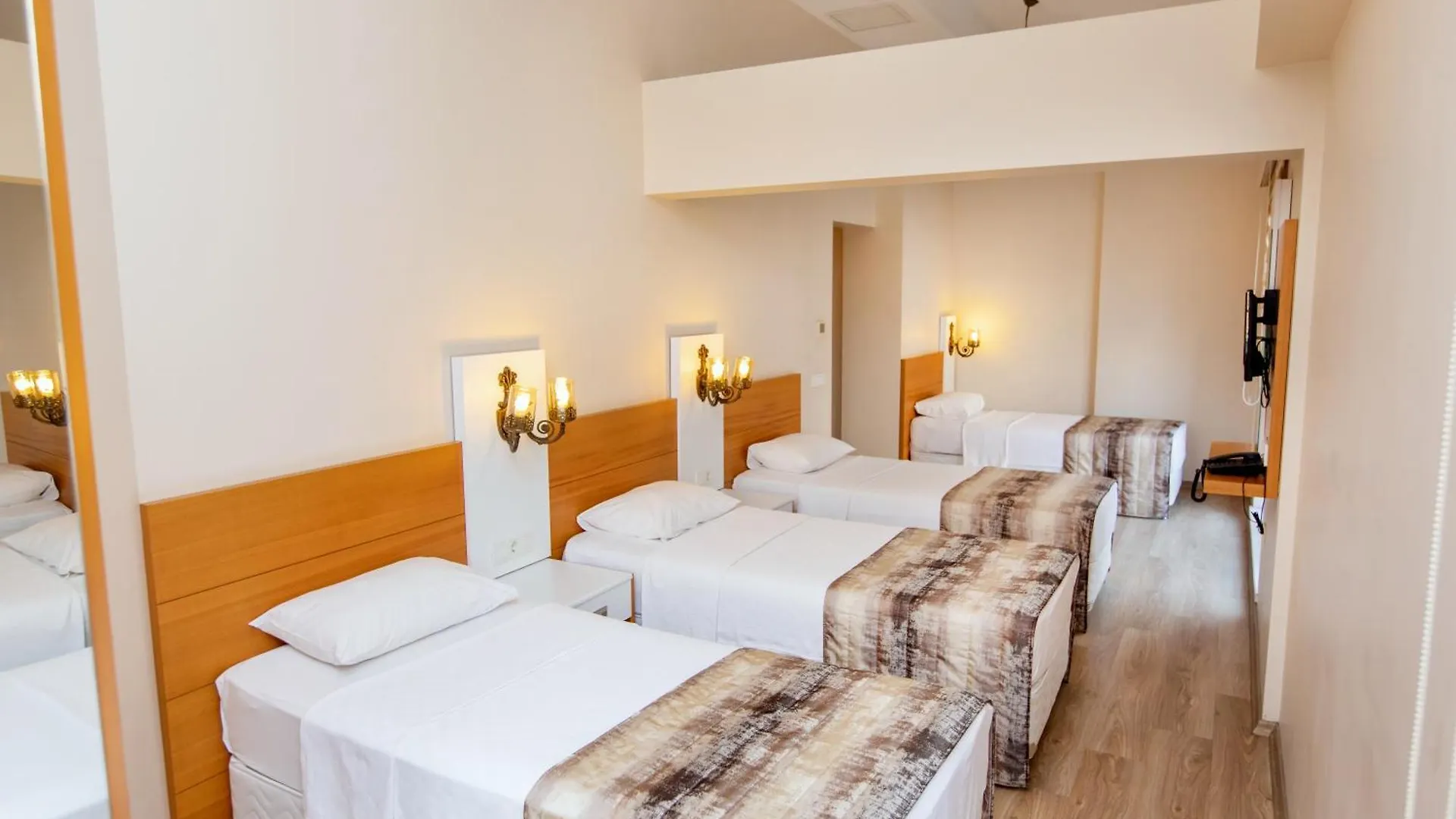 Baron Hotel Istanboel 4*,